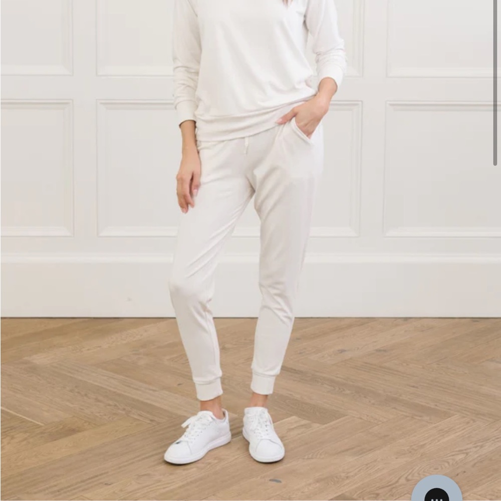 NWT Cozy Earth bamboo joggers